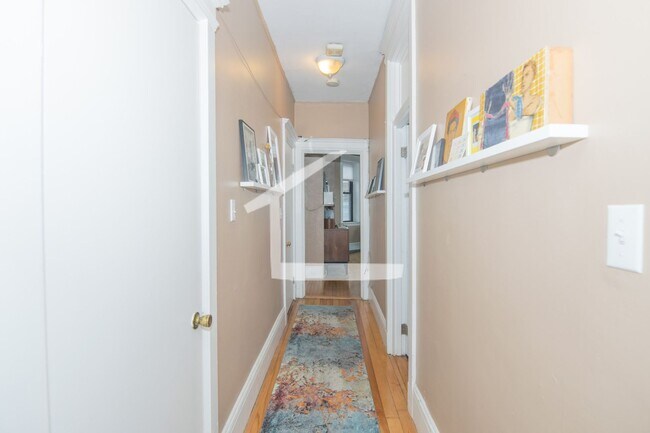 Building Photo - Nice 2 bed in Allston