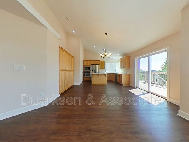 Foto del edificio - 523 Coastal View Dr