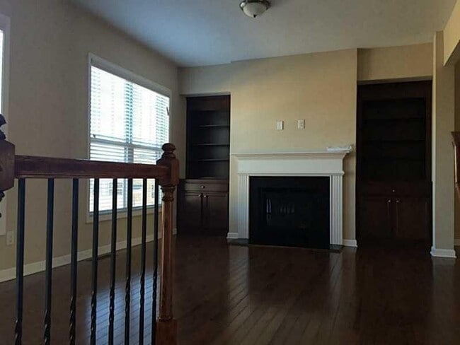 Building Photo - 3369 N Twin Alley