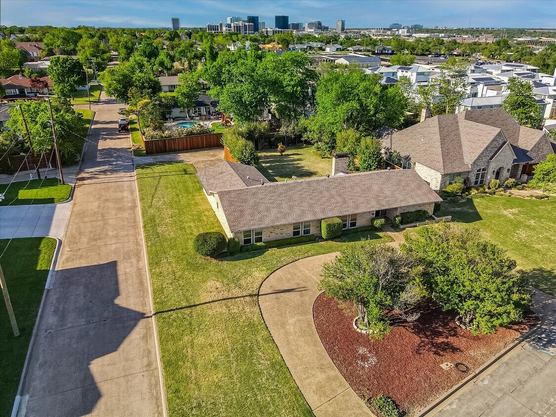 Foto principal - 7607 Lavendale Ave