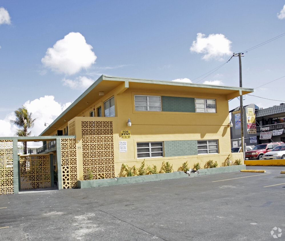Building Photo - 35-37 NW 47th Ave
