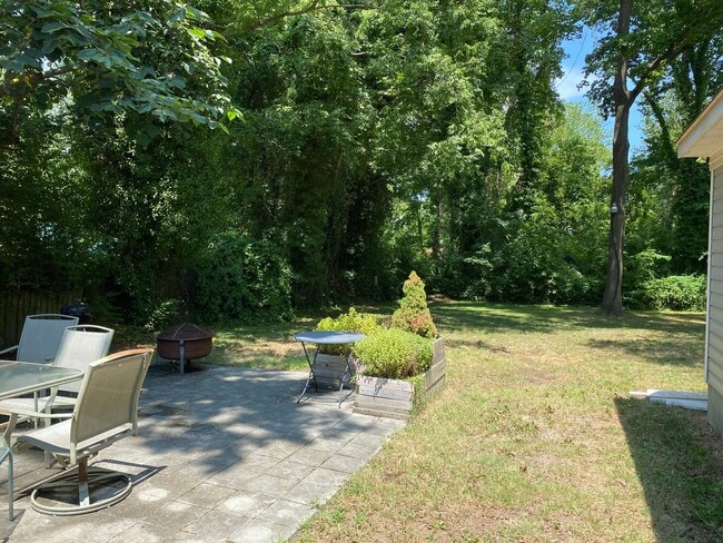 Building Photo - Great House in Oakdale Farms
