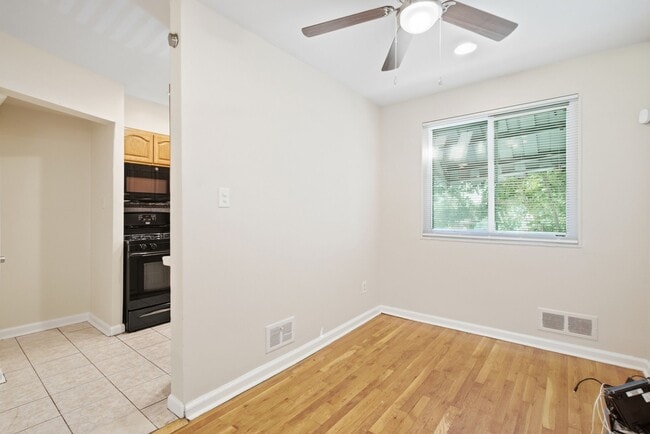 Foto del edificio - 4229 Fort Dupont Terrace SE