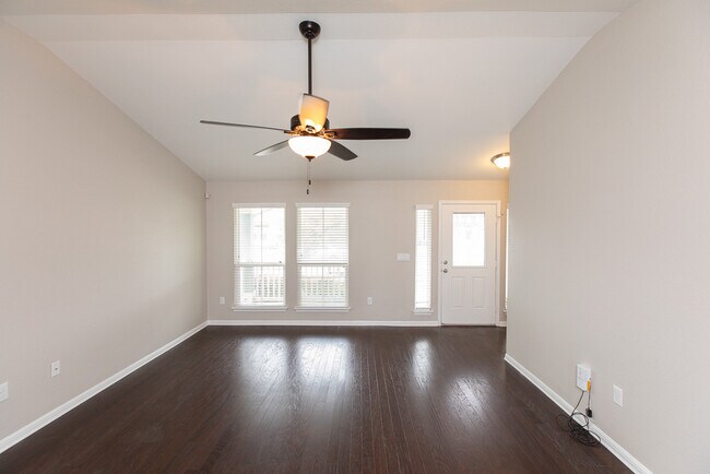Building Photo - 18425 Friendship Hill Dr