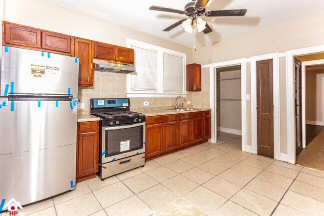 Eat in kitchen w/ stainless steel appliances - 8226 S Vernon Ave
