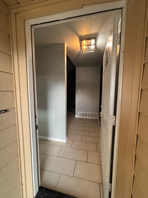 Foto del edificio - 1212 N Creek Dr