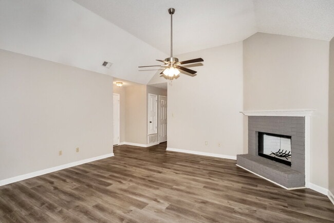 Building Photo - 9587 Daly Dr