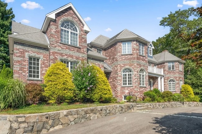 Building Photo - Entire house!!!! Luxury!!! Available Feb 1