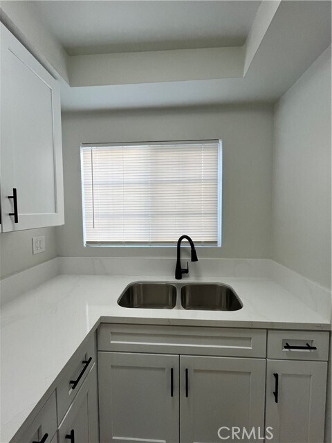 Foto del edificio - 12701 Cranbrook Ave