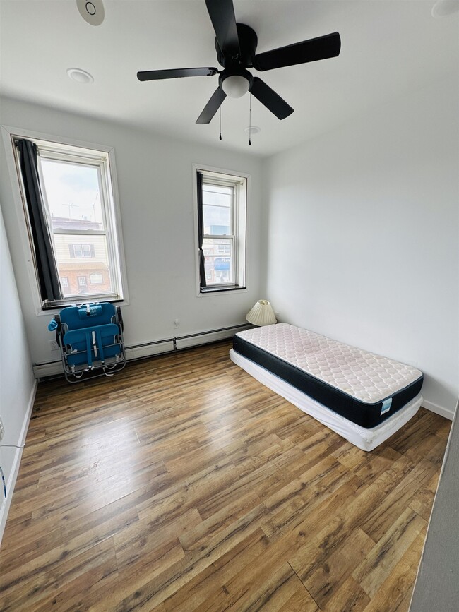 Building Photo - 482 Avenue C