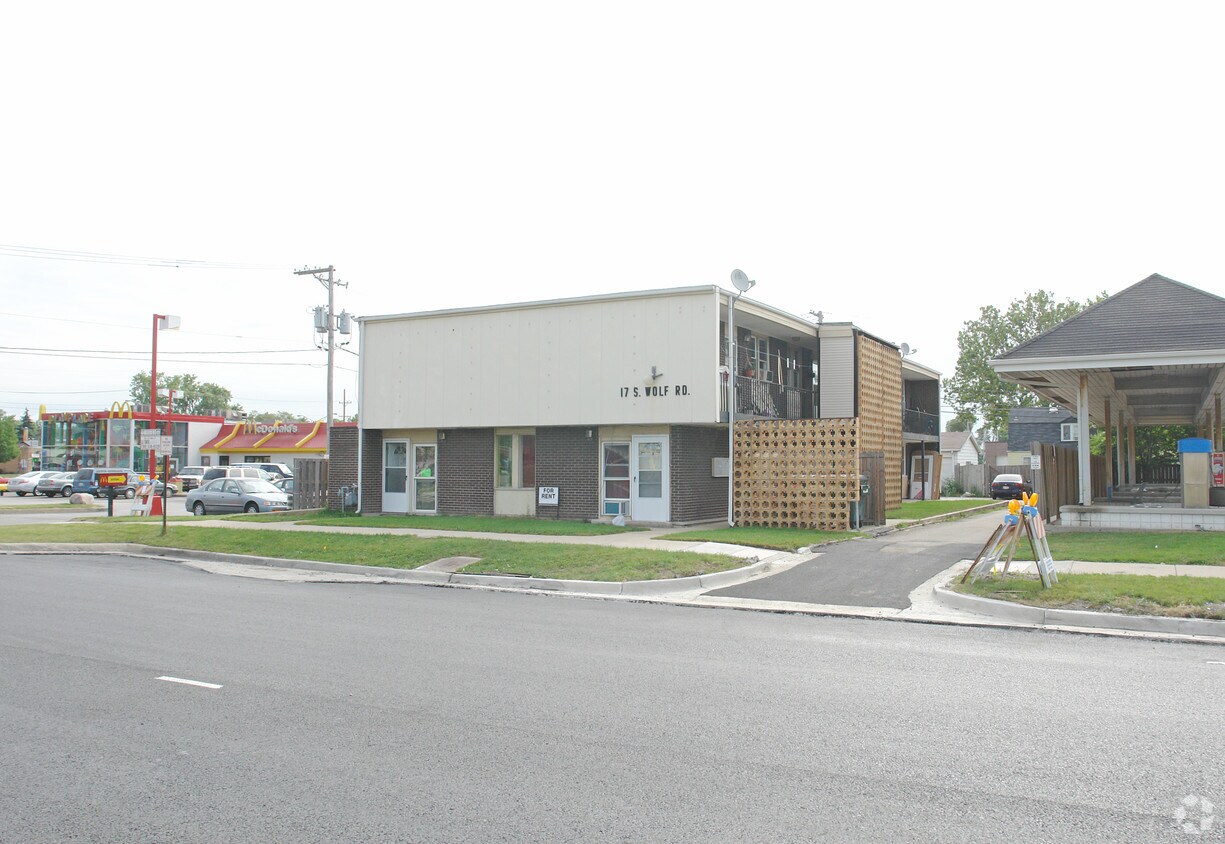 Foto principal - 17 S Wolf Rd