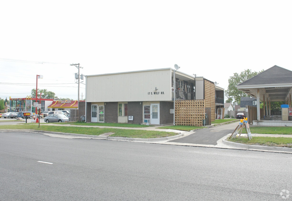 Primary Photo - 17 S Wolf Rd