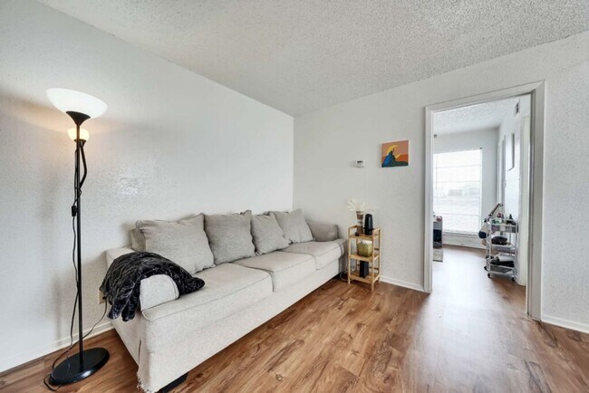 Foto del edificio - 2803 Hemphill Park