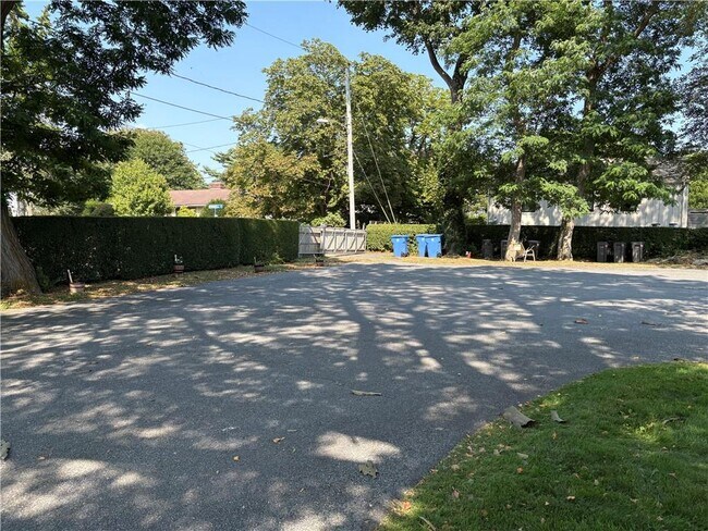 Foto del edificio - 438 Wolcott Ave
