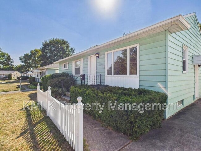 Building Photo - 316 Lynn Dr