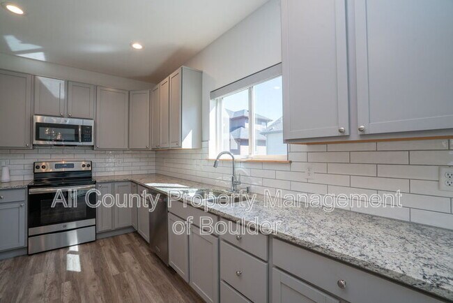 Foto del edificio - 1312 Country Ct