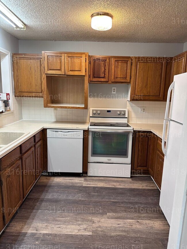 Foto del edificio - 4722-4724 E 8th St N - 4724 E 8th St N