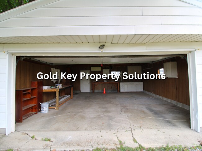 Building Photo - Nicely Updated 3 BR 1.5 BA House with Central Air and Garage (NO SECTION 8)