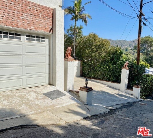 Foto del edificio - 8157 Mulholland Terrace