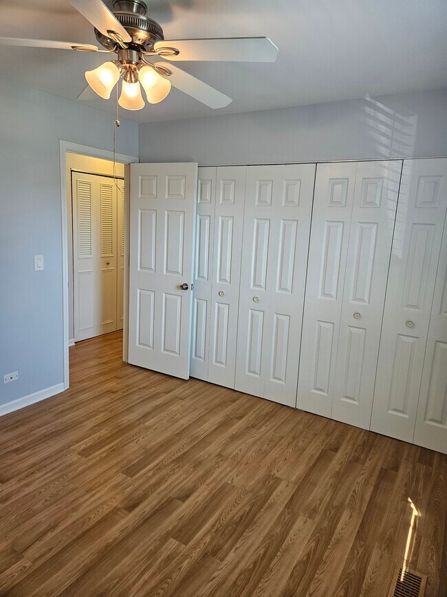 Newly updated 2 bedroom 1 bath ranch condo with attached garage! Kitchen countertops to be installed - 1054 Hampton Hbr