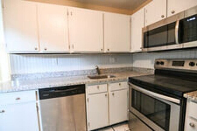 Building Photo - 2219 Fendall Ct