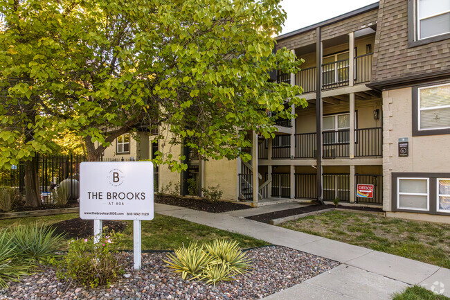 Building Photo - The Brooks at 808