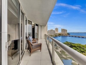 Building Photo - 495 Brickell Ave