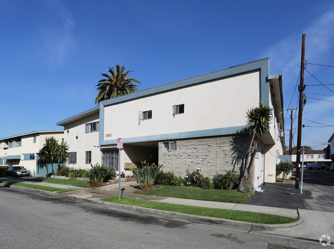 Primary Photo - 12015 Lamanda St