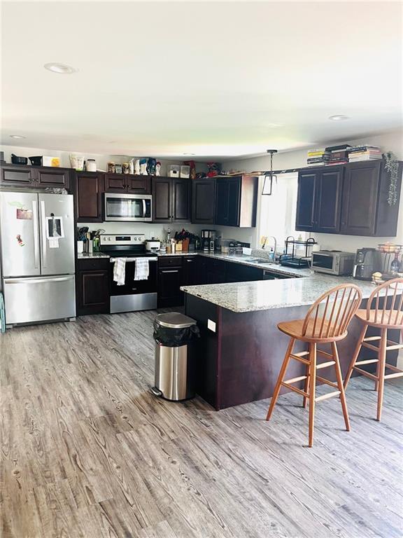 Foto del edificio - 215 Metacom Ave