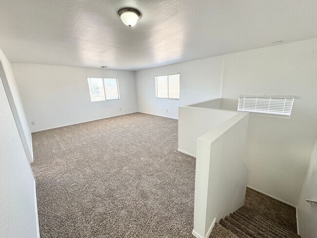 Building Photo - 8464 W Forest Grove Ave