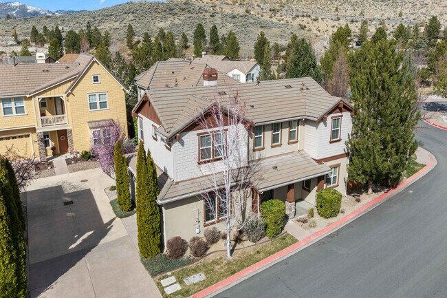 Building Photo - Gated Somersett Home!