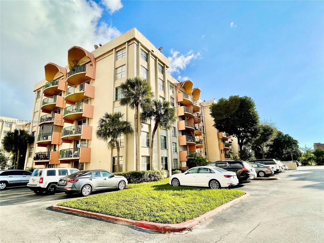 9320 Fontainebleau Blvd Unit 115, Miami, FL 33172 Condo for Rent in