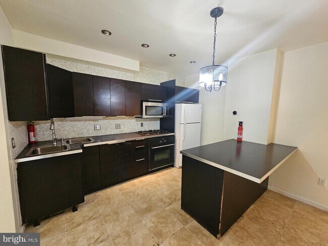 Building Photo - 3802 Falls Rd