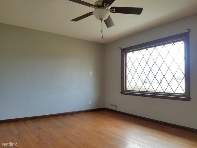 Foto del edificio - 3 br, 1 bath House - 8820 S Carol Court