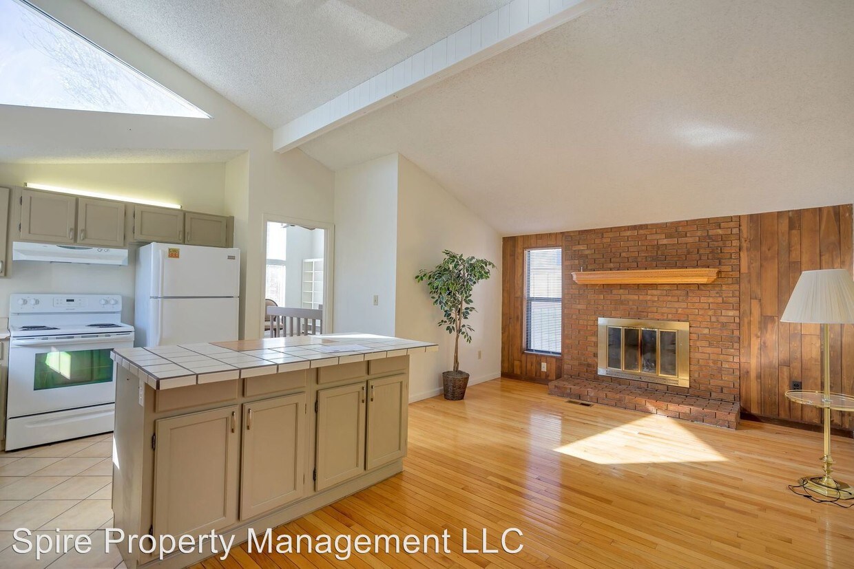 Foto principal - 8917 E Chenango Ave