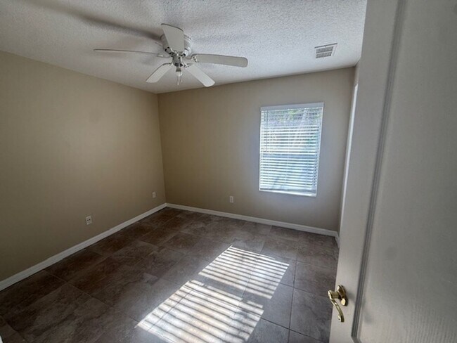 Foto del edificio - Available now!