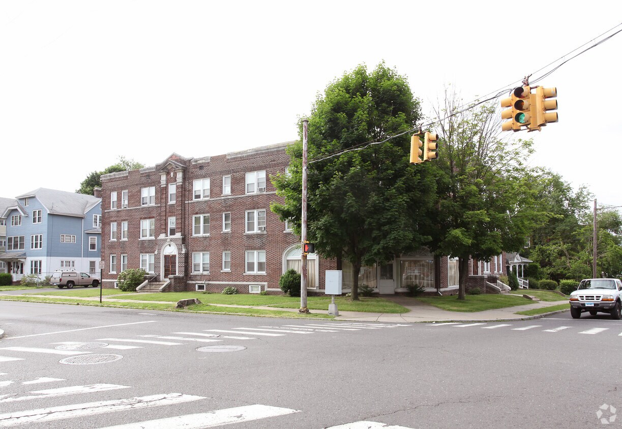 Primary Photo - 624 Arch St