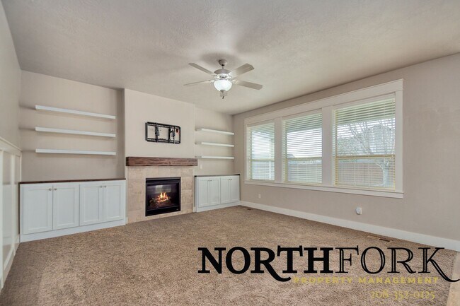 Foto del edificio - Perfectly located Star home within walking...