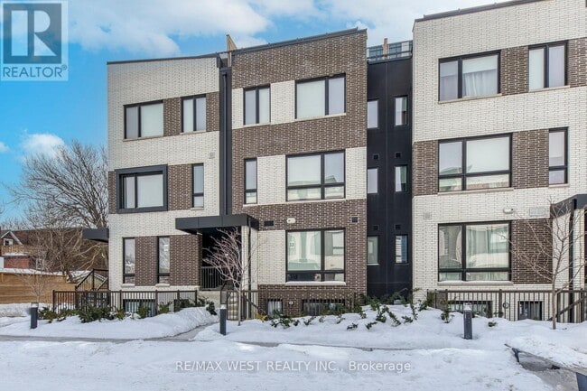 Building Photo - 10 Ed Clark Gdns