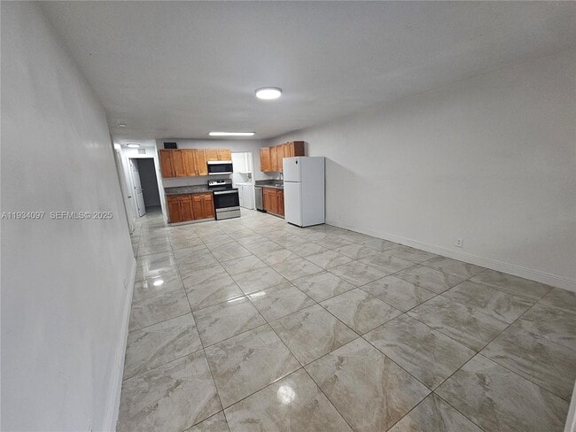Foto del edificio - 5615 NW 27th Ct