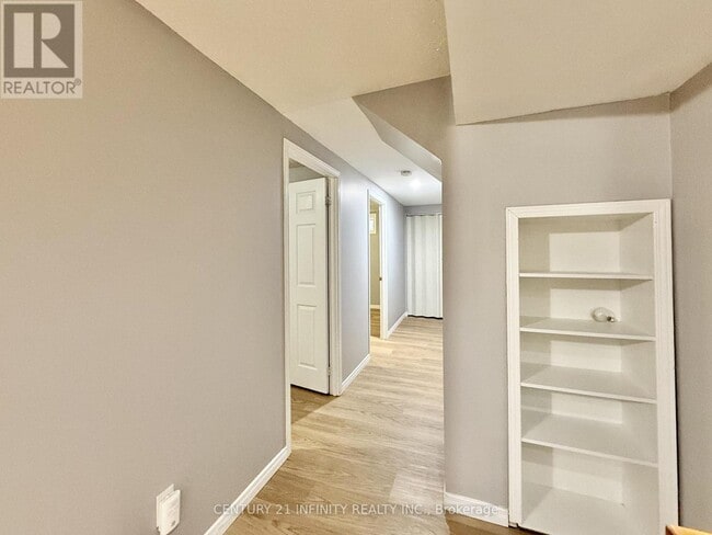 Building Photo - 979 Redbird Crescent