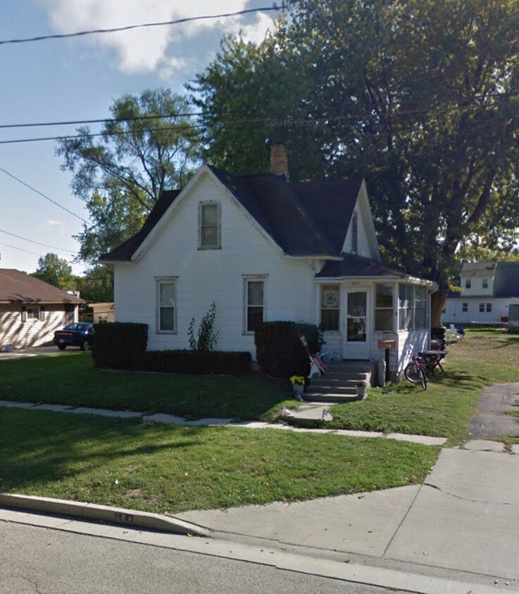 Primary Photo - 809 S 5th St