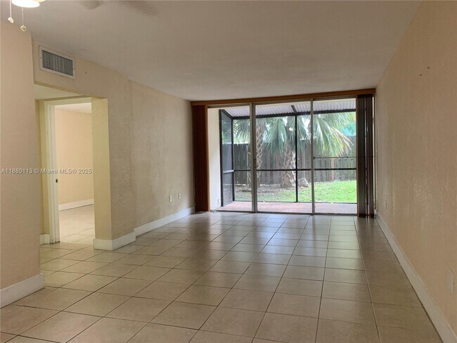 Foto del edificio - 8820 Fontainebleau Blvd