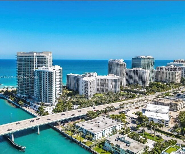 Foto del edificio - 10275 Collins Ave