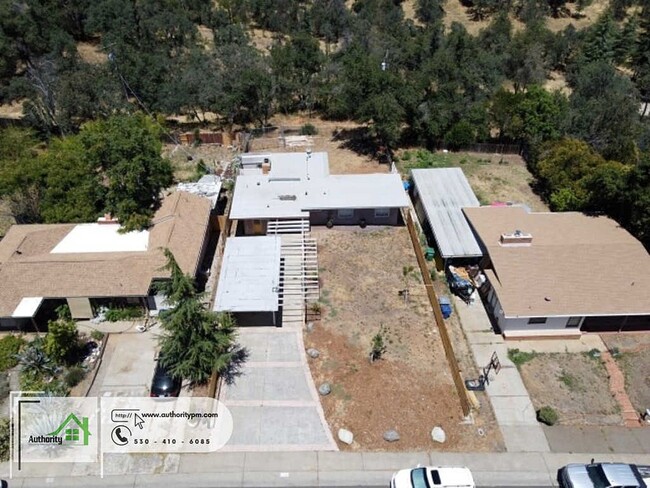 Building Photo - 3340 Sunset Dr