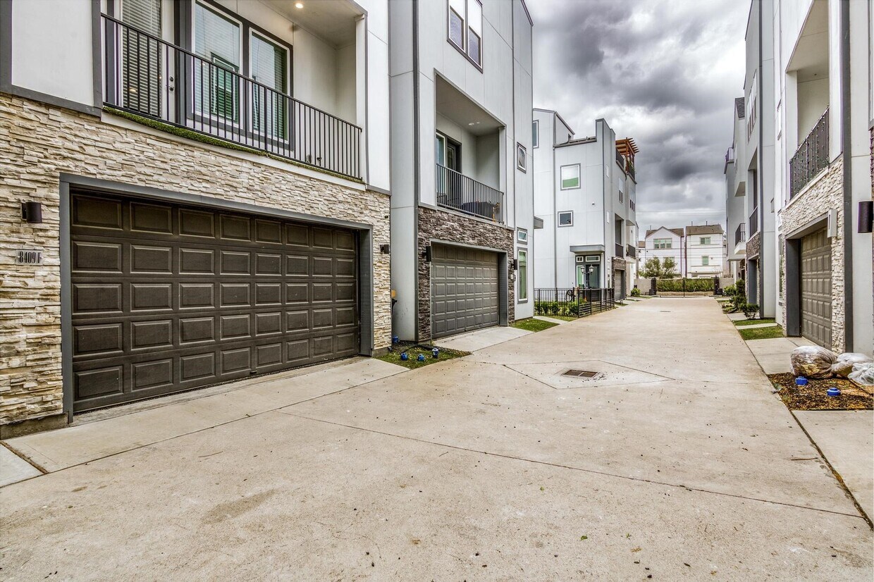 Foto principal - 8409 Hempstead Rd