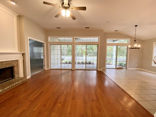 Building Photo - Spacious Three Bedroom Home in The Farm!