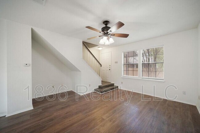 Building Photo - 1411 Gracy Farms Ln