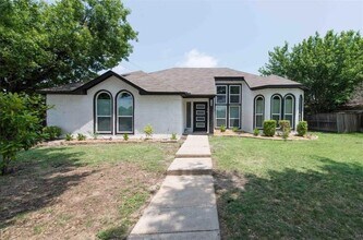 Building Photo - 8701 Woodlake Dr