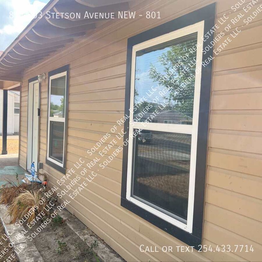 Primary Photo - 801/803 Stetson Avenue NEW-801